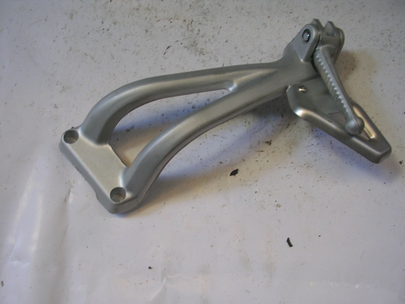 SUPPORTO PEDANA PASSEGGERO DESTRA COMPLETO DUCATI MONSTER S2R800