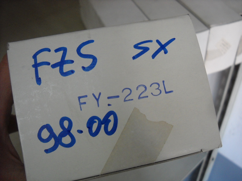 SPECCHIETTO RETROVISORE AFTERMARKET YAMAHA FZS 600  98-00
