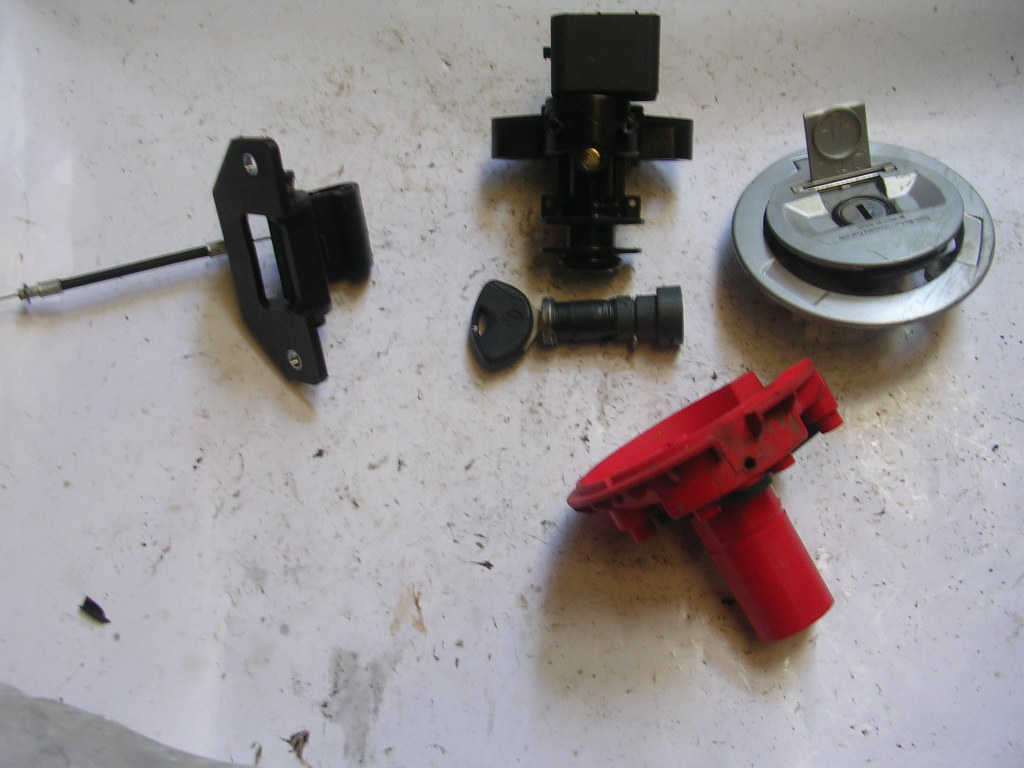 KIT CHIAVE SERBATOIO TAPPO BENZINA SELLA BMW F800 S 07
