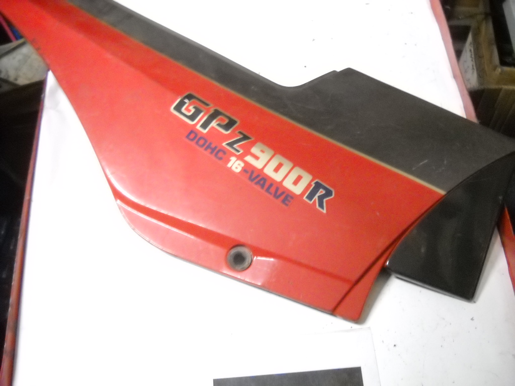 CARENA FIANCHETTO LATERALE GPZ900 R