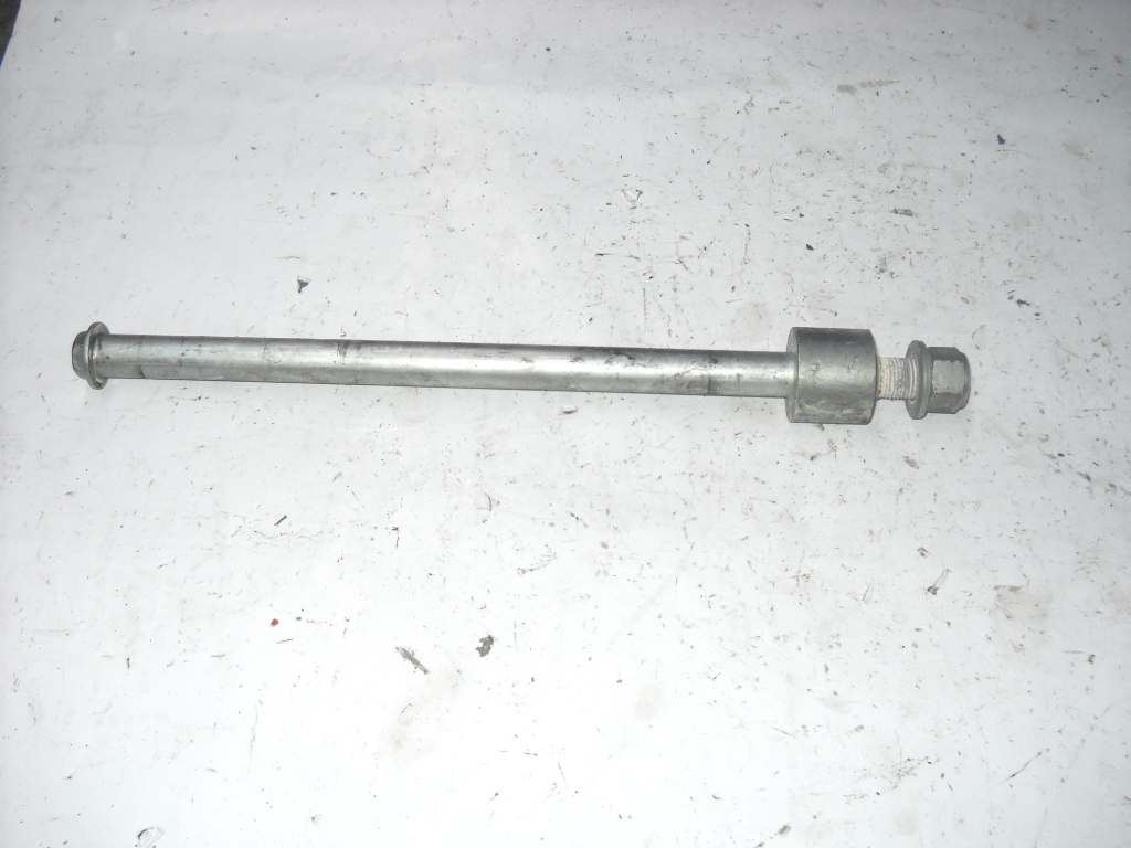 PERNO RUOTA POSTERIORE  SUZUKI VL INTRUDER VOLUSIA 01-05