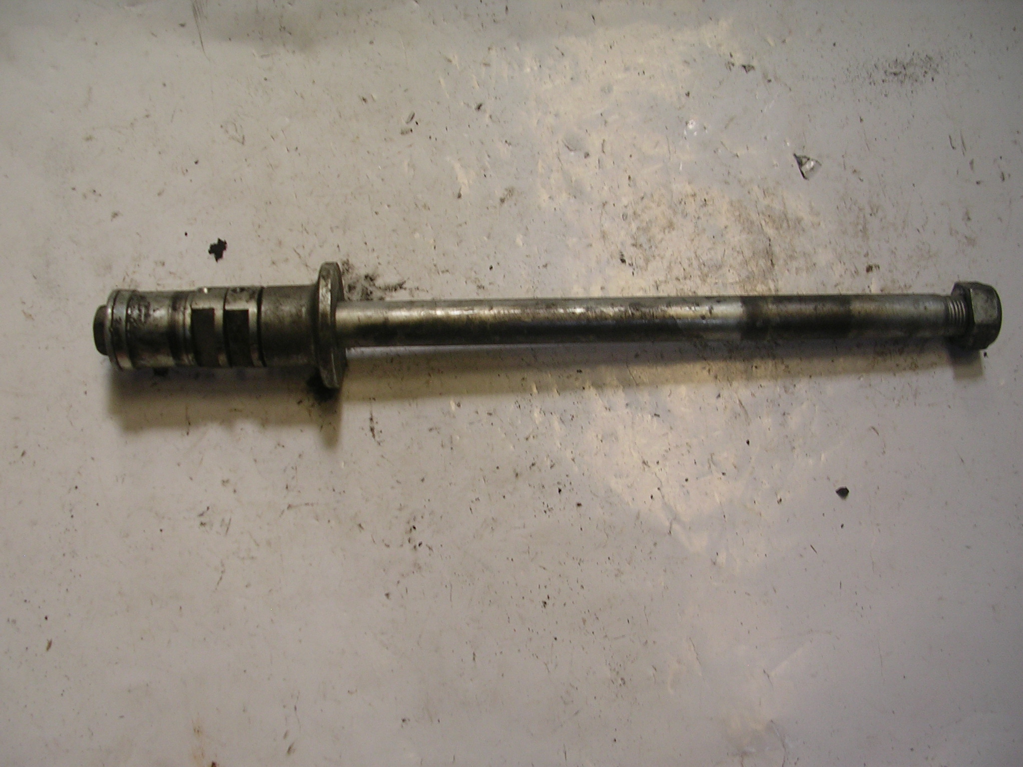 PERNO RUOTA POSTERIORE  HONDA VT 600 SHADOW