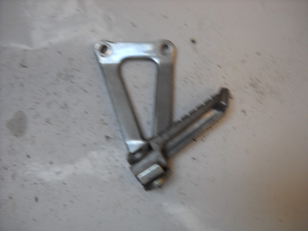 SUPPORTO PEDANA PASSEGGERO SINISTRO KAWASAKI ZXR 750 89-95