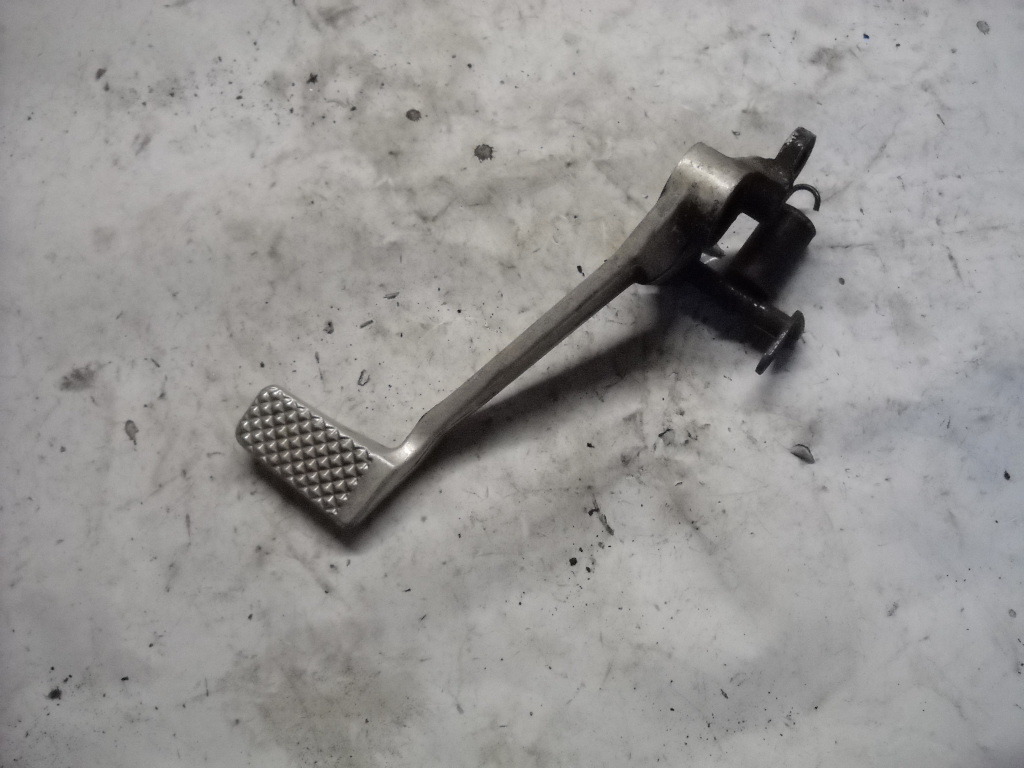 PEDALE FRENO POSTERIORE  YAMAHA FZS FAZER 01-05