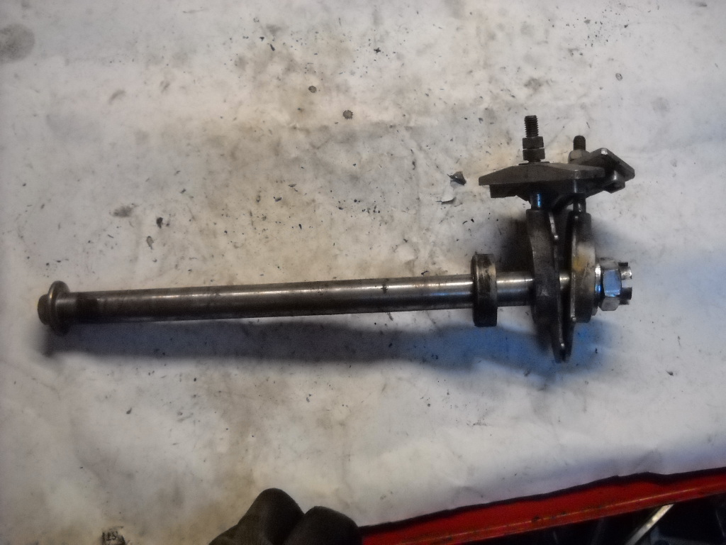 PERNO RUOTA POSTERIORE  YAMAHA FJ 1100 84-85