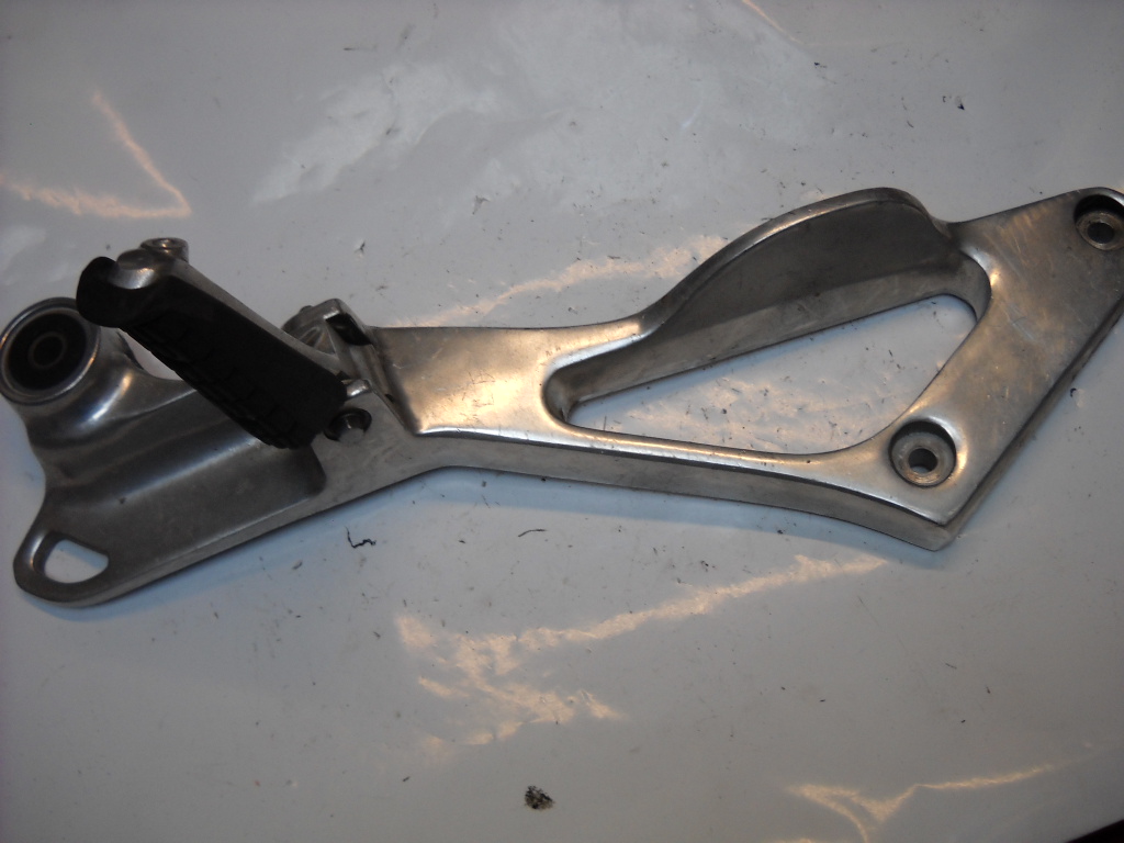 SUPPORTO PEDANA SINISTRO YAMAHA TDM 850 96-99