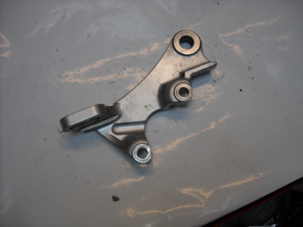 SUPPORTO PINZA FRENO POSTERIORE  YAMAHA TDM 850 96-99