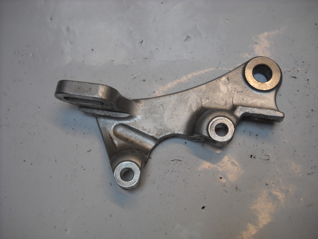 SUPPORTO PINZA FRENO POSTERIORE  YAMAHA TDM 850 96-99