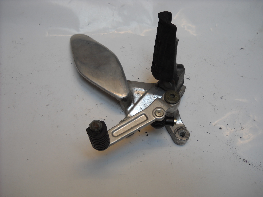 SUPPORTO PEDANA SINISTRO YAMAHA TRX 850