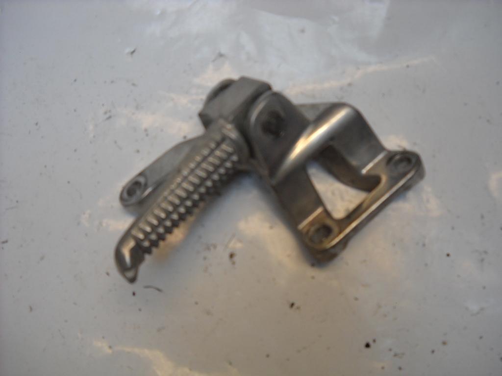 SUPPORTO PEDANA PASSEGGERO SINISTRA YAMAHA TRX 850