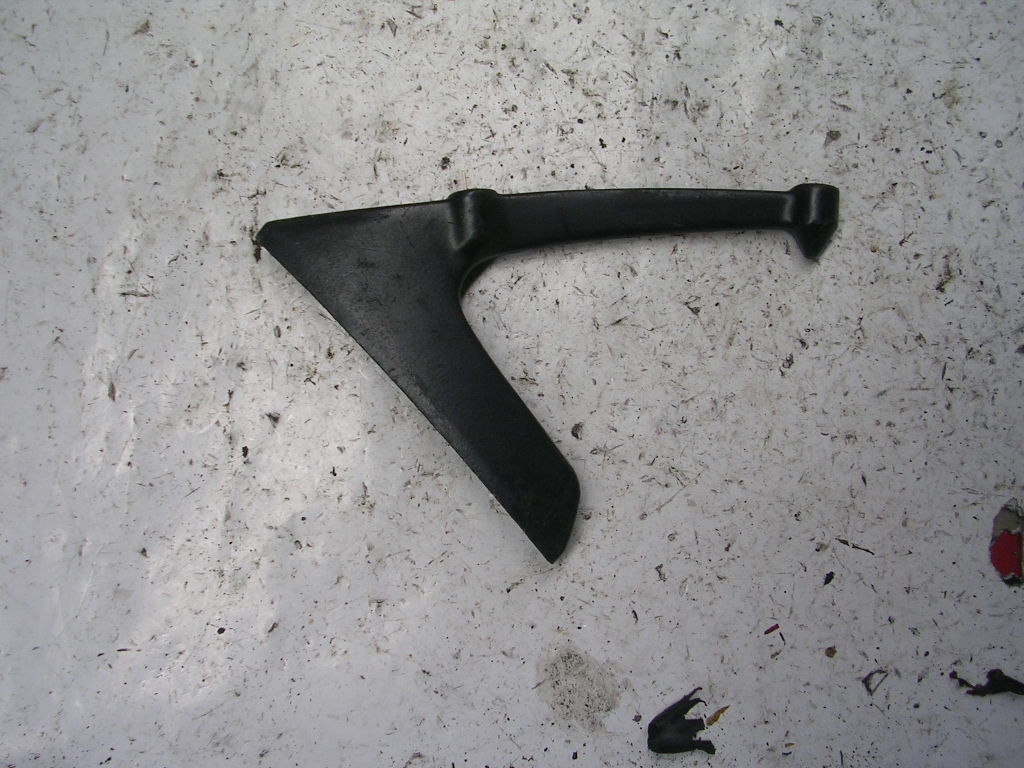 STAFFA SUPPORTO SUZUKI GS 750 1100 KATANA 81-86